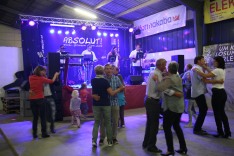 Die Tanzband "Absolut!" sorgte für Stimmung in der Maschinenhalle der Familie Figl-Fischelmaier