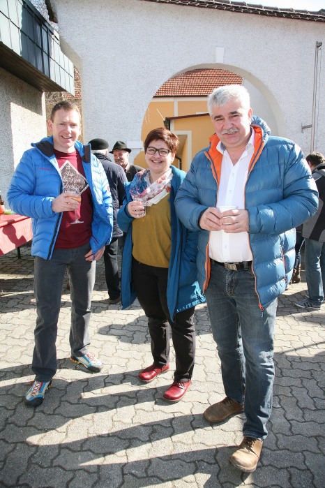 Bürgermeister Reinhard Breitner (rechts) mit Gattin Erika lobte die Veranstaltung, links Martin Franz.