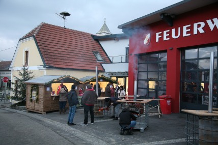 Die Wettkampfgruppe der FF Murstetten lud zur Wintersonnenwendfeier vor das Feuerwehrhaus