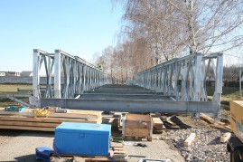 Die von Waagner Biro gelieferte Behelfsbrücke enthält eine einspurige Fahrbahn und auf einer Seite einen Fußweg